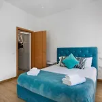 Moradia Dos Castelos Amarelo Holiday home *