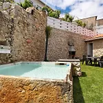 Moradia Dos Castelos Amarelo