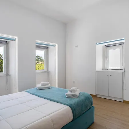 Moradia Dos Castelos Amarelo