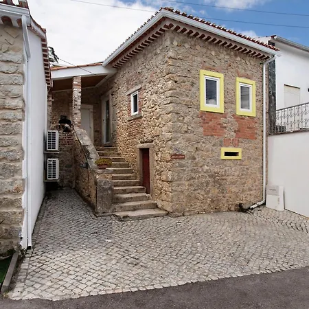 Moradia Dos Castelos Amarelo Сasa de vacaciones