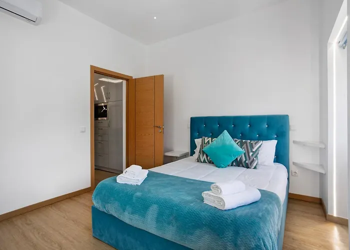 Moradia Dos Castelos Amarelo *