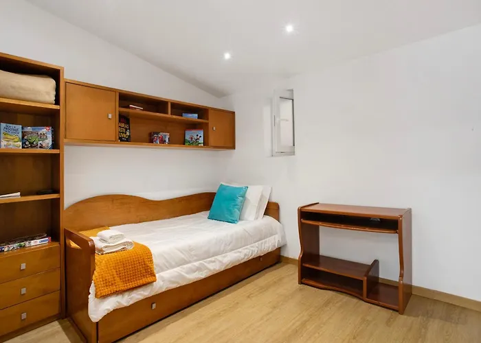 Moradia Dos Castelos Amarelo *